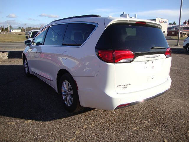2017 Chrysler Pacifica Touring-L