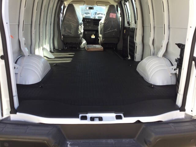 2025 Chevrolet Express 3500