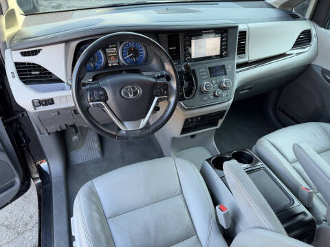 2019 Toyota Sienna XLE 7-Passenger Auto Access Seat