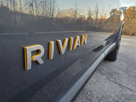 2023 Rivian R1S Adventure