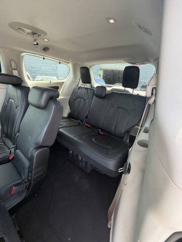 2017 Chrysler Pacifica Touring-L