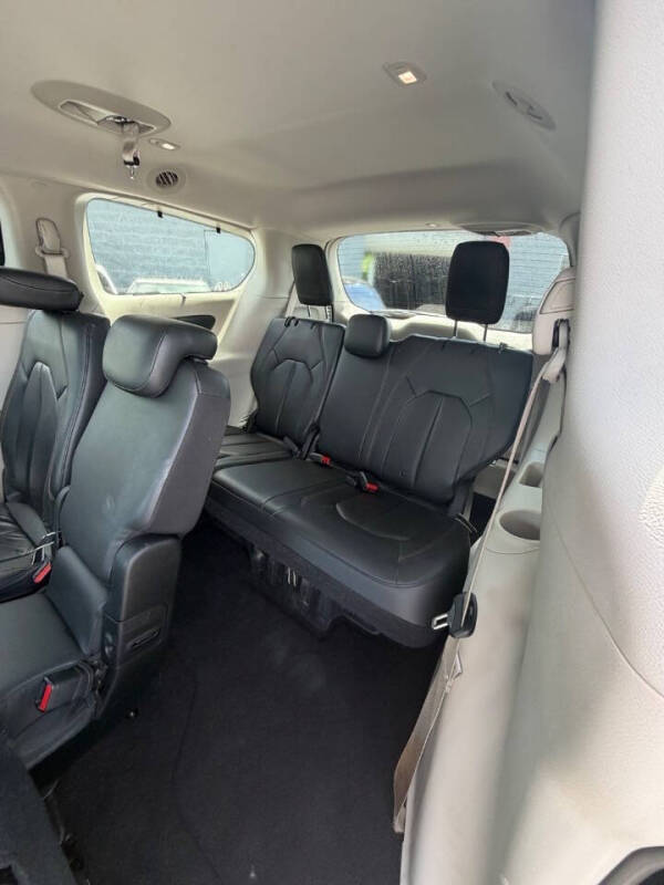 2017 Chrysler Pacifica Touring-L