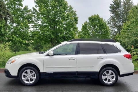 2014 Subaru Outback for sale at CLEAR CHOICE AUTOMOTIVE in Milwaukie OR
