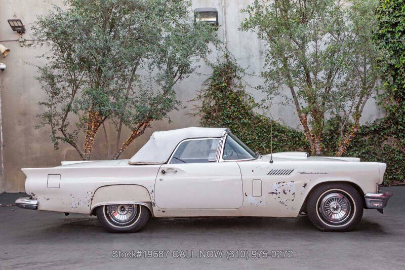 1957 Ford Thunderbird