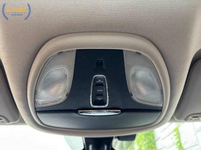 2017 Chrysler 200 Limited Platinum