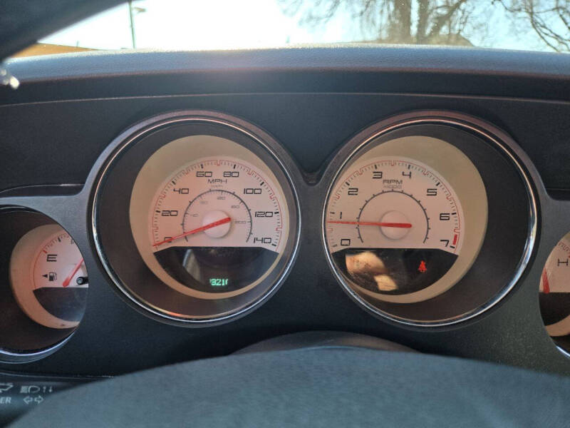 2013 Dodge Challenger SXT Plus