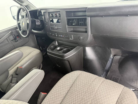 2025 Chevrolet Express LT 3500