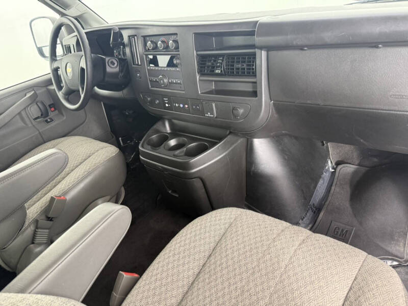 2025 Chevrolet Express LT 3500