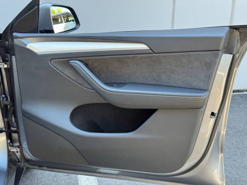 2024 Tesla Model Y Long Range