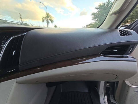 2017 Cadillac Escalade ESV Luxury