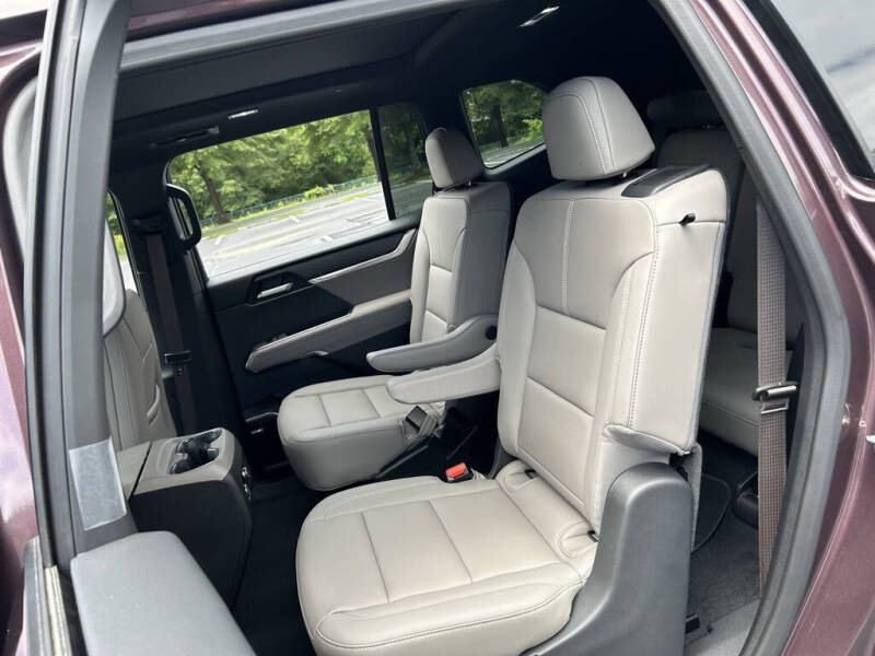 2025 GMC Acadia Elevation