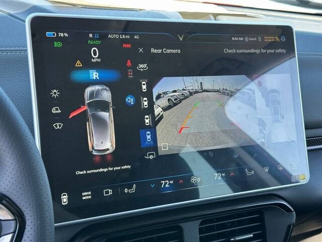 2025 VinFast VF8 Eco