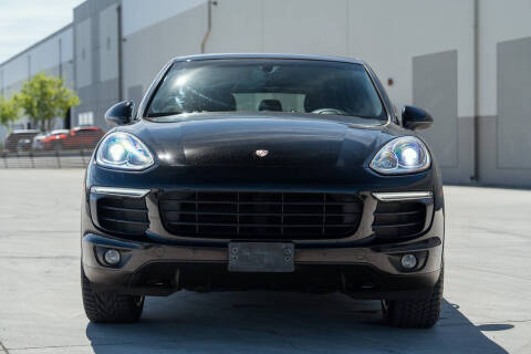 2017 Porsche Cayenne Platinum Edition