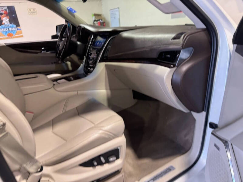 2015 Cadillac Escalade Luxury