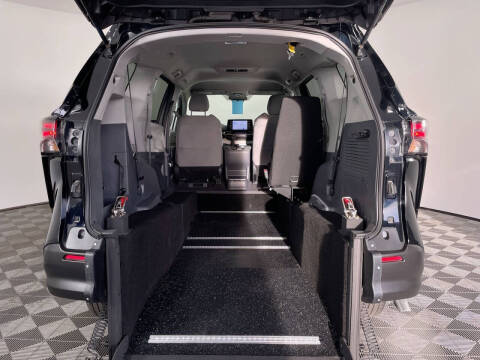 2023 Toyota Sienna LE 8-Passenger