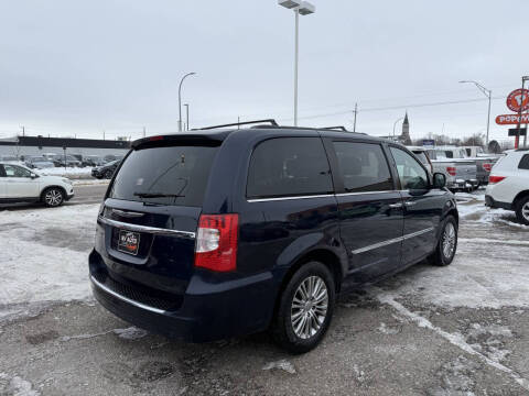 2013 Chrysler Town and Country Touring-L