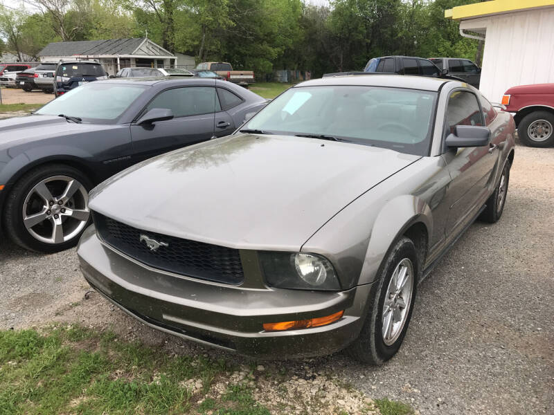 2005 Ford Mustang V6 Deluxe's photo