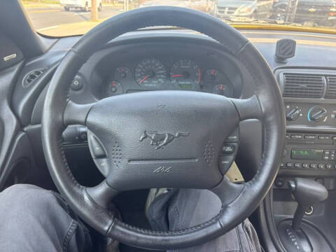 2003 Ford Mustang Deluxe