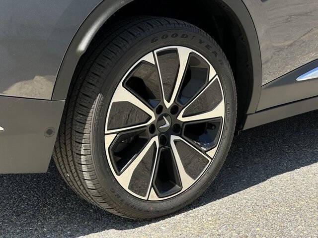 2025 VinFast VF8 Plus