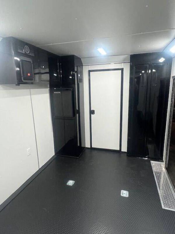 2025 Formula 8.5X28 BATHROOM