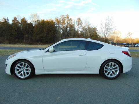 2013 Hyundai Genesis Coupe for sale at E & M AUTO SALES in Locust Grove VA