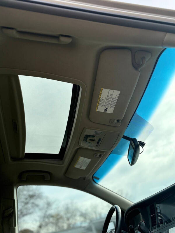 2017 Toyota Sienna XLE Premium 8-Passenger