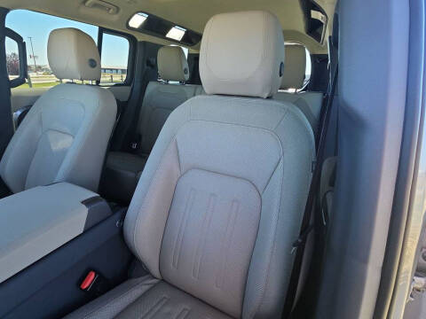 2020 Land Rover Defender 110 SE