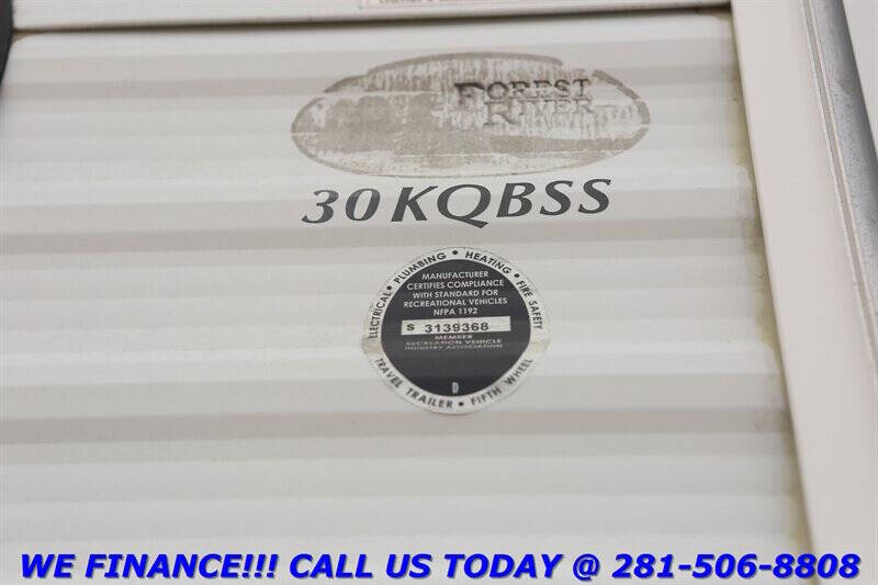 2013 Forest River Salem 30ft SLIDE OUT RV CAMPER