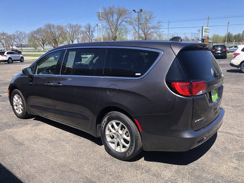 2021 Chrysler Voyager LX
