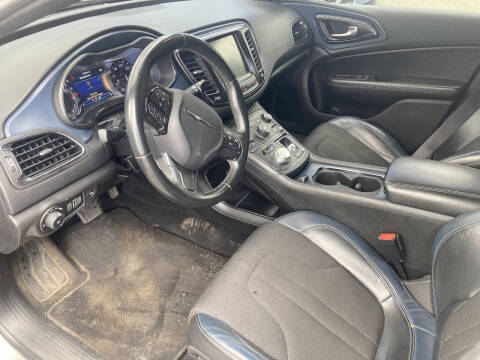 2016 Chrysler 200 S