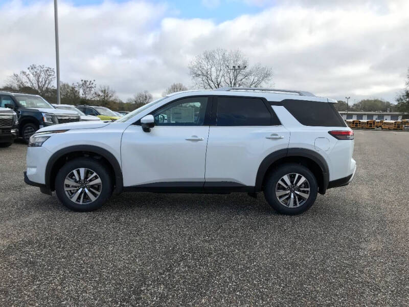 2025 Nissan Pathfinder SL