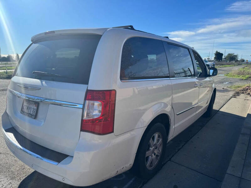 2012 Chrysler Town and Country Touring