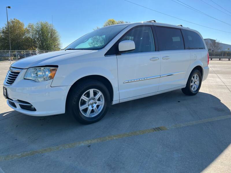 2012 Chrysler Town and Country for sale at Integrity Motorz, LLC in Tracy CA