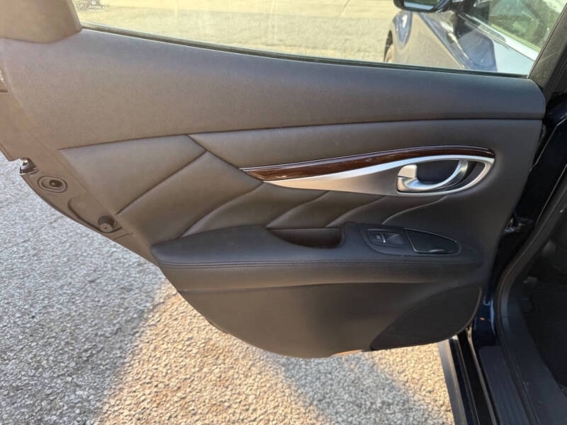 2015 Infiniti Q70 3.7