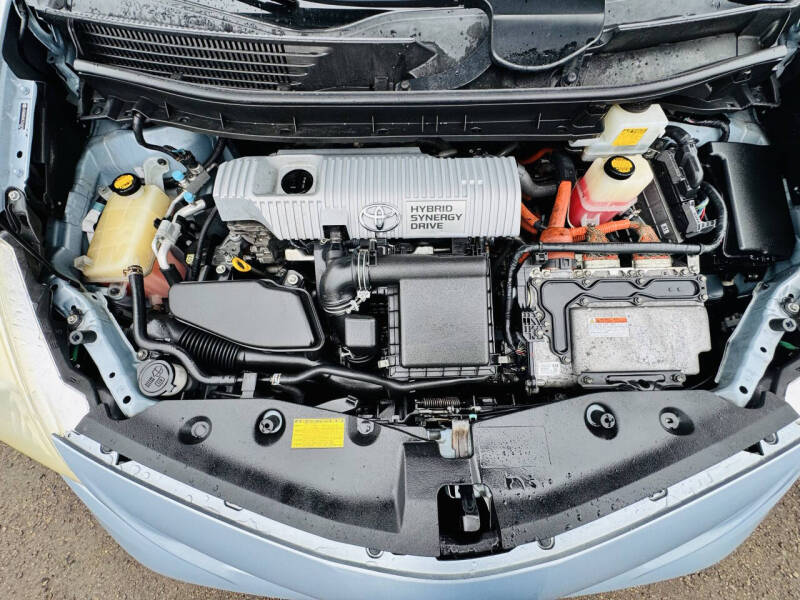 2012 Toyota Prius v Five