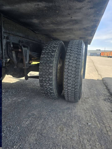 2000 Freightliner FL60