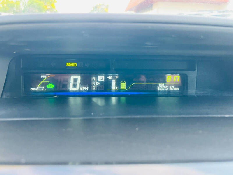 2014 Toyota Prius v Three
