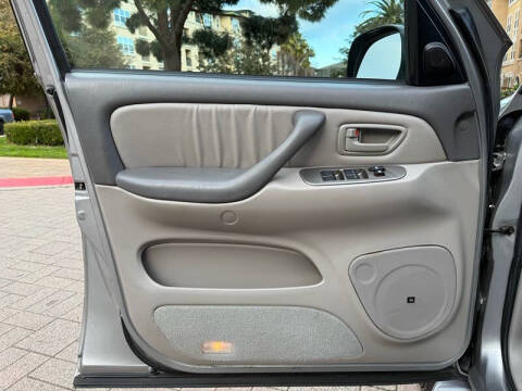 2004 Toyota Sequoia Limited