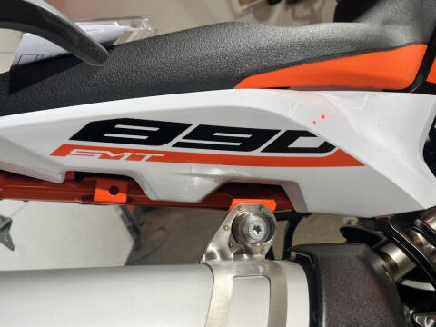 2024 KTM 890 SMT