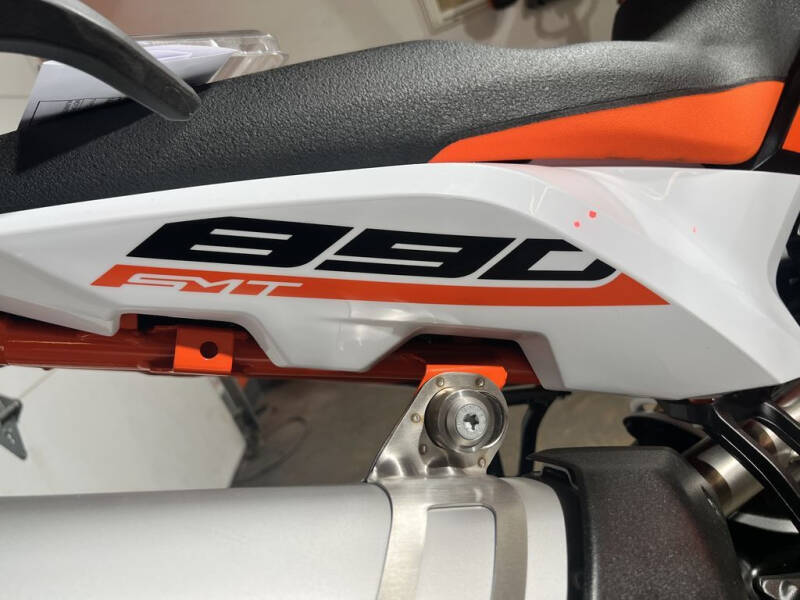 2024 KTM 890 SMT