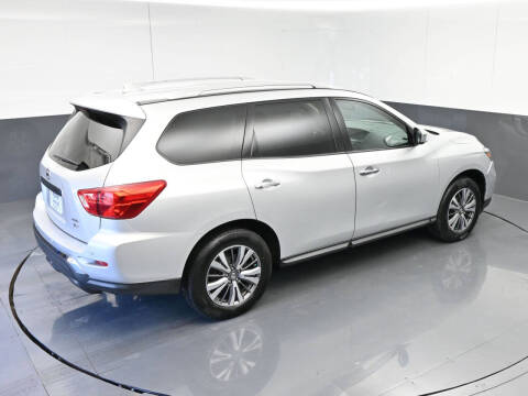 2020 Nissan Pathfinder SV