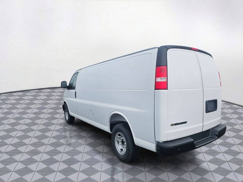 2025 Chevrolet Express 2500