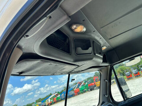 2016 Freightliner Cascadia 113 Semi Truck