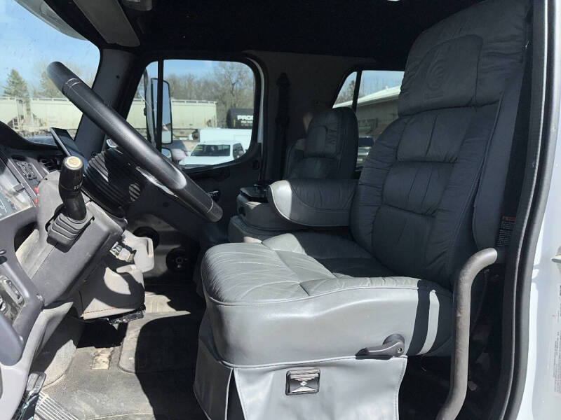 2017 Freightliner M2 106