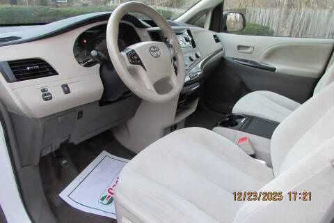 2012 Toyota Sienna LE 8-Passenger