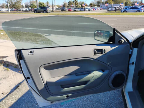 2007 Ford Mustang V6 Deluxe