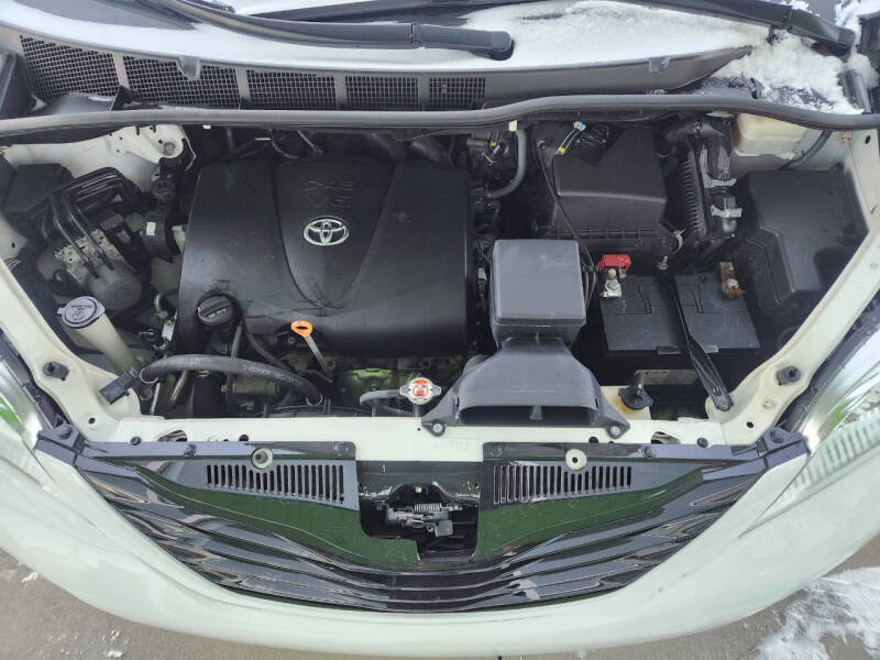 2017 Toyota Sienna LE 7-Passenger