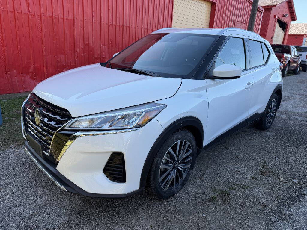 White 2023 Nissan Kicks SV SV 4dr Crossover 1
