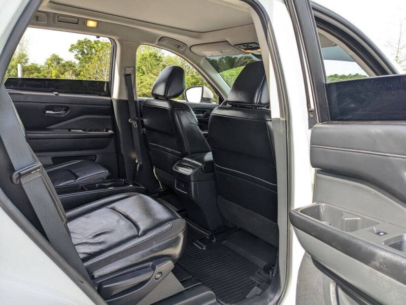 2024 Nissan Pathfinder SL