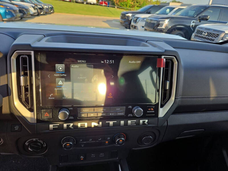 2025 Nissan Frontier SV